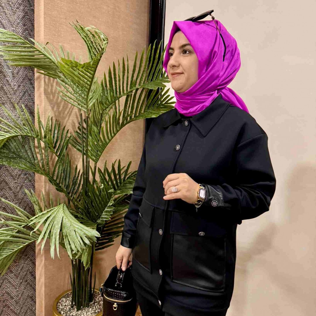 Düğmeli ikili takım